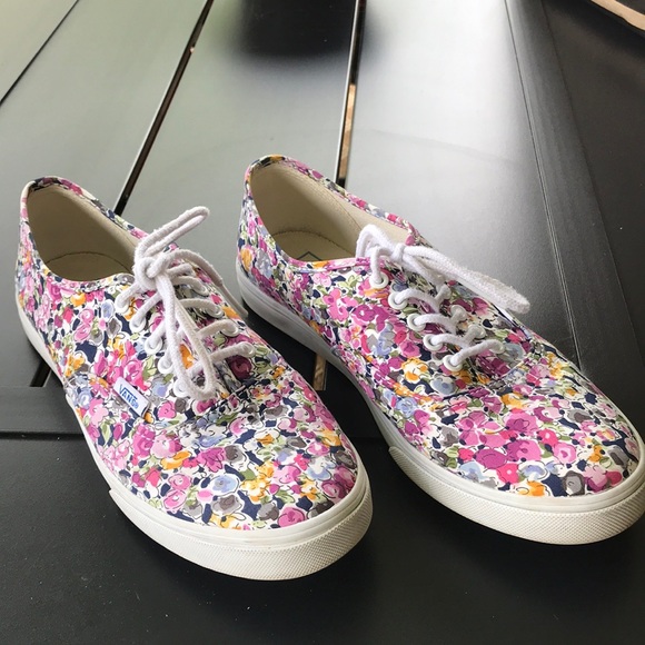 Vans Shoes - Floral vans lo pro